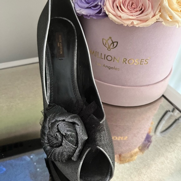 Limited Edition Peep Toe Heels Never Worn! Size 40. - Picture 3 of 11